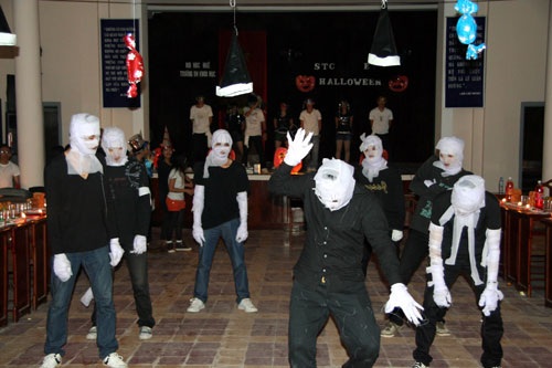 Một Halloween “náo nhiệt” và... “ghê sợ” - 14 Một Halloween “náo nhiệt” và... “ghê sợ” - 14