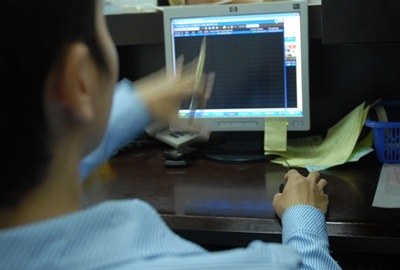 Hai sàn đi xuống, Vn-Index về ngưỡng 560 điểm - 1 Hai sàn đi xuống, Vn-Index về ngưỡng 560 điểm - 1