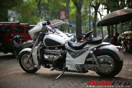 Chùm ảnh xe Boss Hoss xuất hiện tại Hà Nội - 2 Chùm ảnh xe Boss Hoss xuất hiện tại Hà Nội - 2