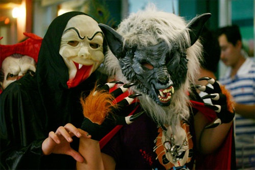 Giới trẻ Hà Nội, TPHCM đón Halloween thế nào? - 9
