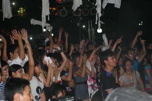 Giới trẻ Hà Nội, TPHCM đón Halloween thế nào? - 14