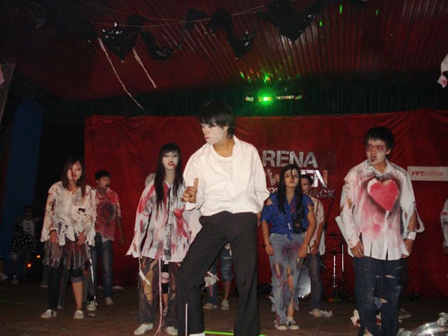 Giới trẻ Hà Nội, TPHCM đón Halloween thế nào? - 17