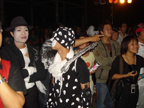 Giới trẻ Hà Nội, TPHCM đón Halloween thế nào? - 11