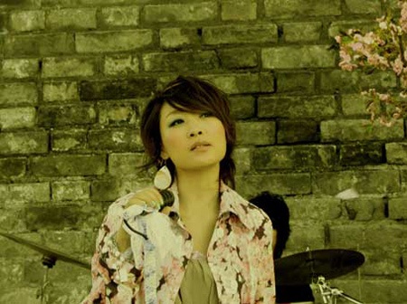 Một nữ ca sĩ Trung Quốc tử vong vì rơi từ nhà cao tầng - 1 Một nữ ca sĩ Trung Quốc tử vong vì rơi từ nhà cao tầng - 1