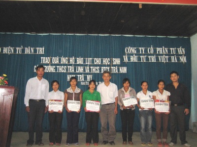Quà nhân ái đến với học sinh trường Trà Nam và Trà Linh - 2 Quà nhân ái đến với học sinh trường Trà Nam và Trà Linh - 2