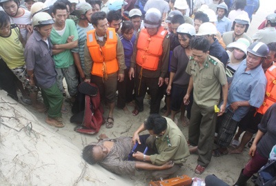 Cứu hộ thành công 12 thủy thủ Trung Quốc, Myanma gặp nạn - 1 Cứu hộ thành công 12 thủy thủ Trung Quốc, Myanma gặp nạn - 1