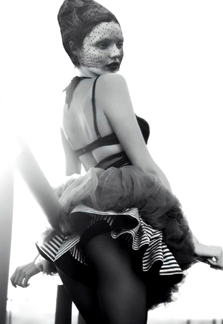 “Thiên thần nội y” Miranda Kerr thống trị các tạp chí thời trang - 3 “Thiên thần nội y” Miranda Kerr thống trị các tạp chí thời trang - 3