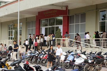 Hàng ngàn người mất cơ hội bốc thăm mua nhà - 1