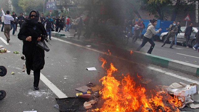 Iran: Hàng chục nghìn người lại xuống đường - 1 Iran: Hàng chục nghìn người lại xuống đường - 1