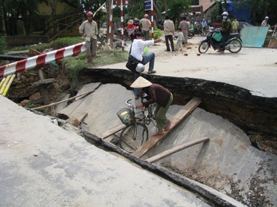 Quặn lòng những cái chết trong nước lũ - 1 Quặn lòng những cái chết trong nước lũ - 1
