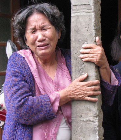 Quặn lòng những cái chết trong nước lũ - 3 Quặn lòng những cái chết trong nước lũ - 3