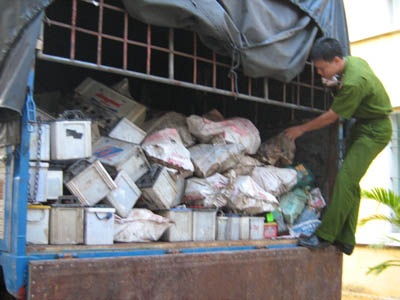 Phế thải độc hại ùn ùn nhập khẩu - 1 Phế thải độc hại ùn ùn nhập khẩu - 1
