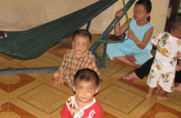 Nghi án hai bé gái bị xâm hại tại nhà trẻ tư nhân - 1 Nghi án hai bé gái bị xâm hại tại nhà trẻ tư nhân - 1