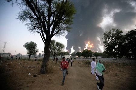 Khi những “vựa dầu” bốc lửa - 4