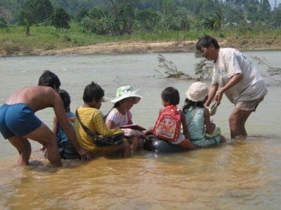 Ốc đảo nghèo trong mùa mưa lũ - 1 Ốc đảo nghèo trong mùa mưa lũ - 1