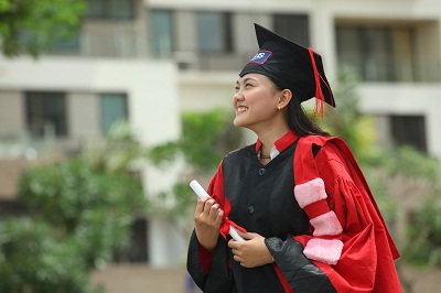 Ngoại ngữ quyết định phần lớn sự thành đạt - 1