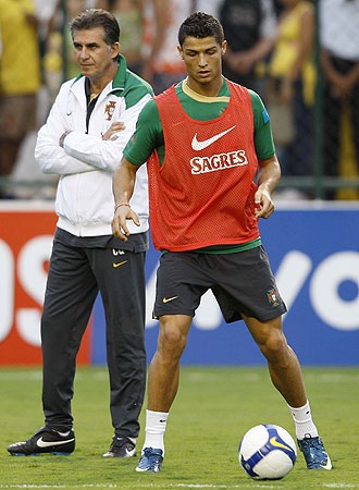C. Ronaldo bị ép phải tập trung cùng ĐT Bồ Đào Nha - 1 C. Ronaldo bị ép phải tập trung cùng ĐT Bồ Đào Nha - 1