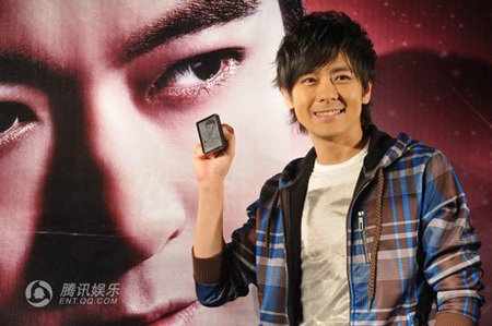 Lâm Chí Dĩnh làm việc cật lực vì con trai - 1