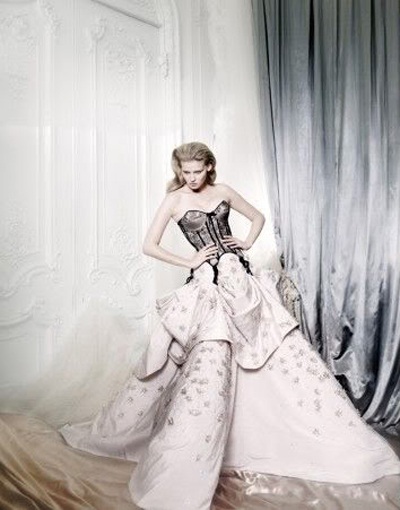 Lara Stone kiêu sa, đài các trên Vogue - 1 Lara Stone kiêu sa, đài các trên Vogue - 1