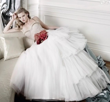 Lara Stone kiêu sa, đài các trên Vogue - 2 Lara Stone kiêu sa, đài các trên Vogue - 2