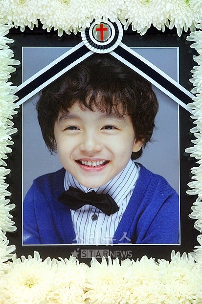 Con trai 7 tuổi của diễn viên Lee Kwan Ki qua đời  - 1