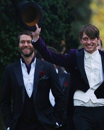 Thành viên nhóm Take That cưới vợ - 4