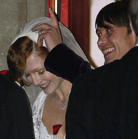 Thành viên nhóm Take That cưới vợ - 1