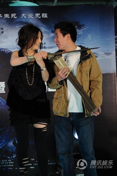 Triệu Vy “tung hứng” cùng “đàn em” Phùng Tổ Minh - 15