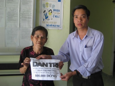 Quà nhân ái tiếp tục đến với bà Trần Thị Phường - 1 Quà nhân ái tiếp tục đến với bà Trần Thị Phường - 1