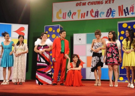 Phi Thanh Vân, Hoài Linh cùng "sánh vai" trong đĩa hài Xuân 2010 - 1 Phi Thanh Vân, Hoài Linh cùng "sánh vai" trong đĩa hài Xuân 2010 - 1