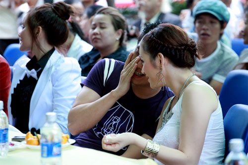 Việt Anh tình tứ bên Lý Nhã Kỳ - 2