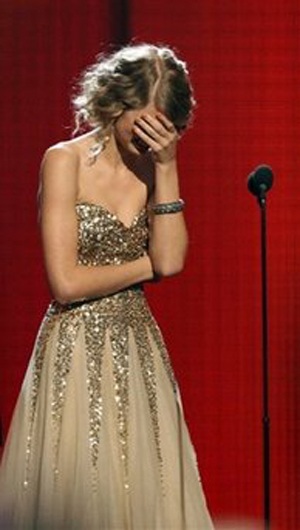 Taylor Swift thắng lớn tại lễ trao giải Country Music Association - 5