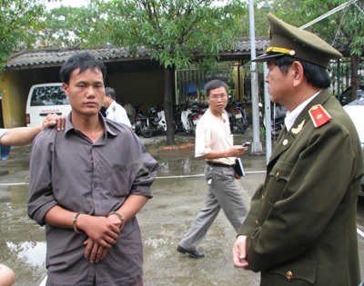 Bắt 2 đối tượng vận chuyển 20 bánh heroin - 2