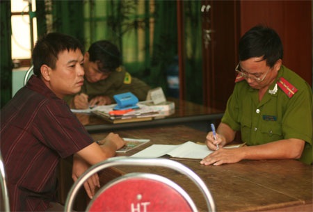Một phóng viên bị đánh sang chấn vùng mặt - 1 Một phóng viên bị đánh sang chấn vùng mặt - 1