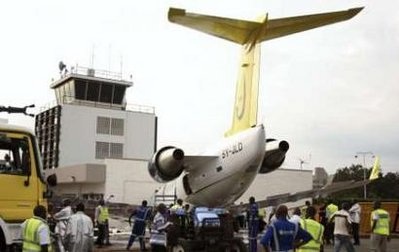 Máy bay đâm vào phòng chờ VIP, 1 hành khách thiệt mạng - 2