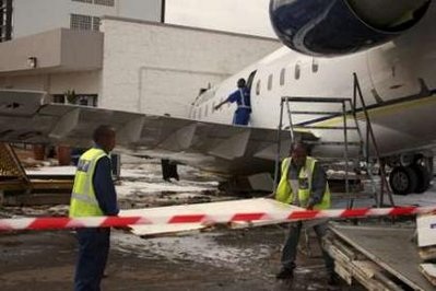 Máy bay đâm vào phòng chờ VIP, 1 hành khách thiệt mạng - 3