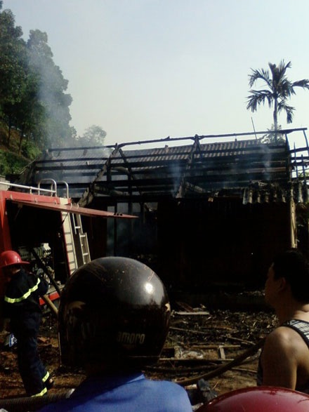 Chụp từ hiện trường vụ rơi máy bay quân sự - 3