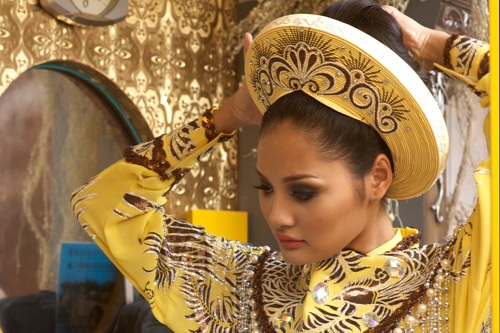 Hương Giang chạnh lòng khi bị chỉ trích về... váy - 3