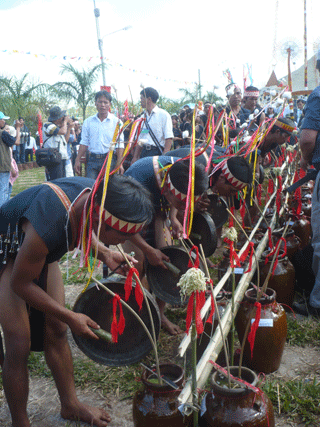 “Thót tim” xem lễ đâm trâu  - 7