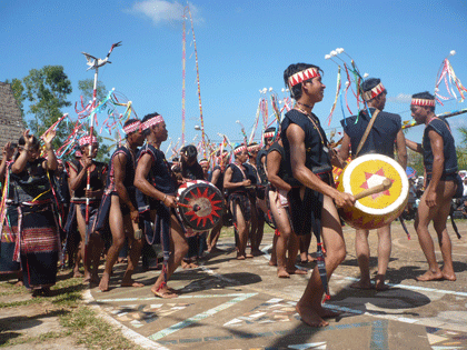 “Thót tim” xem lễ đâm trâu  - 1