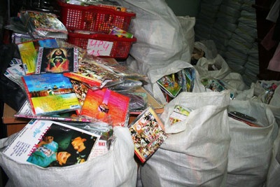 Hai ông “trùm” sản xuất đĩa khiêu dâm bị bắt  - 1