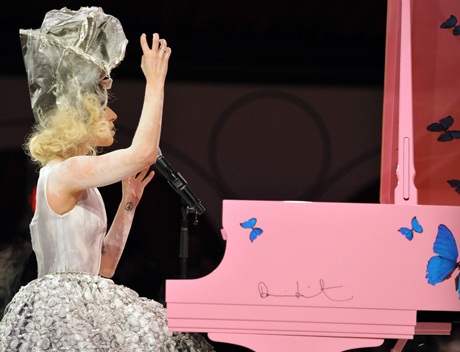 Lại sốc với hình ảnh mới của Lady Gaga - 8 Lại sốc với hình ảnh mới của Lady Gaga - 8