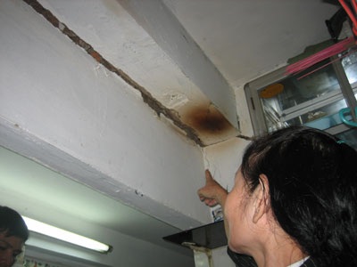 Xây cao ốc làm lún nứt hàng loạt nhà dân - 1 Xây cao ốc làm lún nứt hàng loạt nhà dân - 1