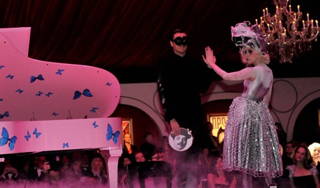 Lại sốc với hình ảnh mới của Lady Gaga - 4 Lại sốc với hình ảnh mới của Lady Gaga - 4
