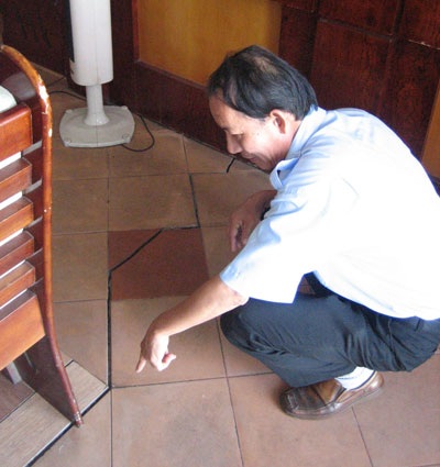 Xây cao ốc làm lún nứt hàng loạt nhà dân - 2 Xây cao ốc làm lún nứt hàng loạt nhà dân - 2