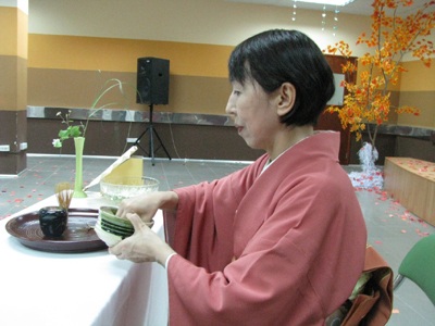 Nữ sinh “say” với điệu múa Geisha - 8 Nữ sinh “say” với điệu múa Geisha - 8
