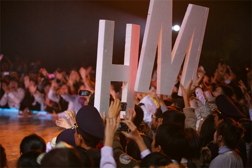 Minh Hằng bốc lửa trong đêm đông Hà Nội - 2