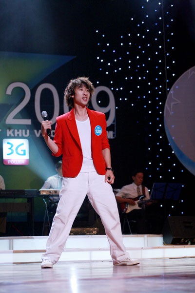 Thí sinh “Sao mai” phía Nam phát khóc vì nhận xét của khách mời - 12 Thí sinh “Sao mai” phía Nam phát khóc vì nhận xét của khách mời - 12