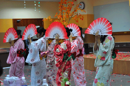 Nữ sinh “say” với điệu múa Geisha - 2 Nữ sinh “say” với điệu múa Geisha - 2