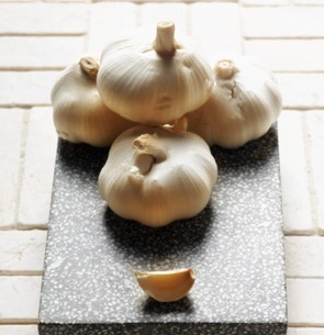 Bảo vệ tim với tỏi tươi - 1 Bảo vệ tim với tỏi tươi - 1